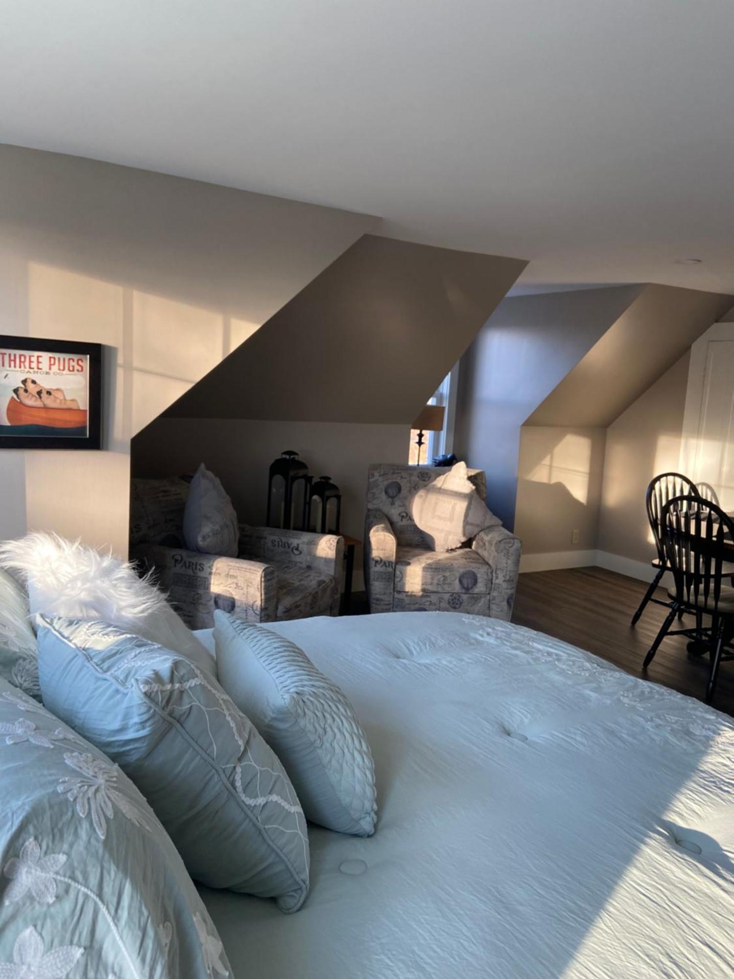 Tavern - Charming Loft Apartment