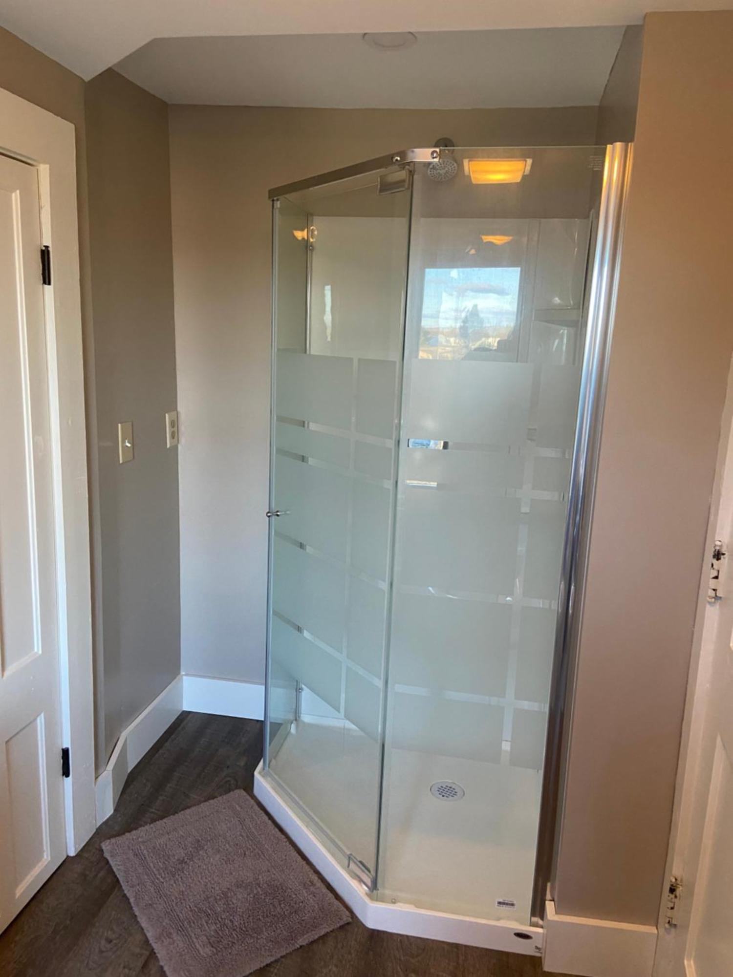 Tavern - Charming Loft Apartment Newport